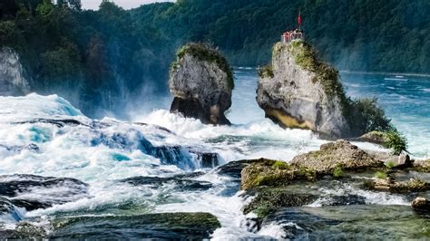 Der Yuxiu-Wasserfall: Ein tosendes Naturspektakel für Entdecker!